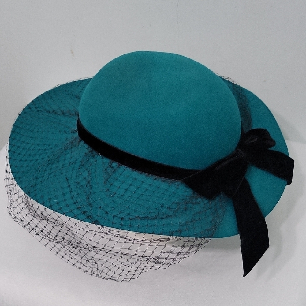 Vintage 80's Liz Claiborne Hat Wool Made In Usa with Black Netting and Bow